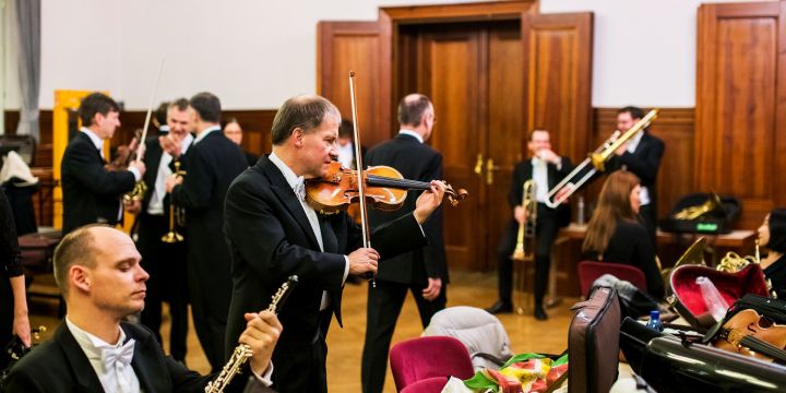 Probende Musiker der Philharmonie kurz vor dem Auftritt  ©Jenaer Philharmonie, C. Worsch