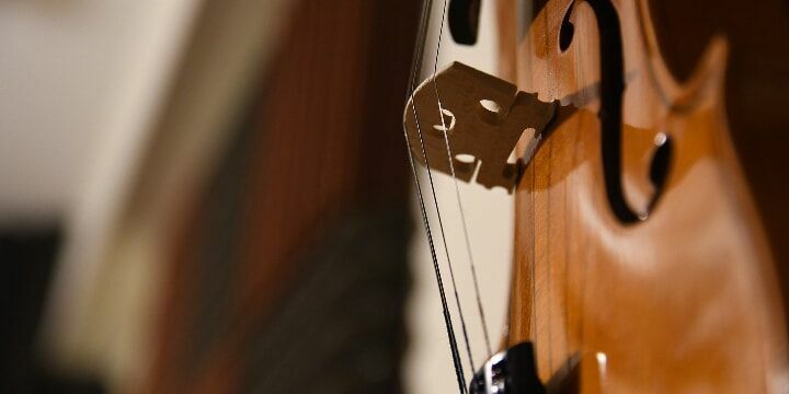Detailaufnahme eines Violoncellos
